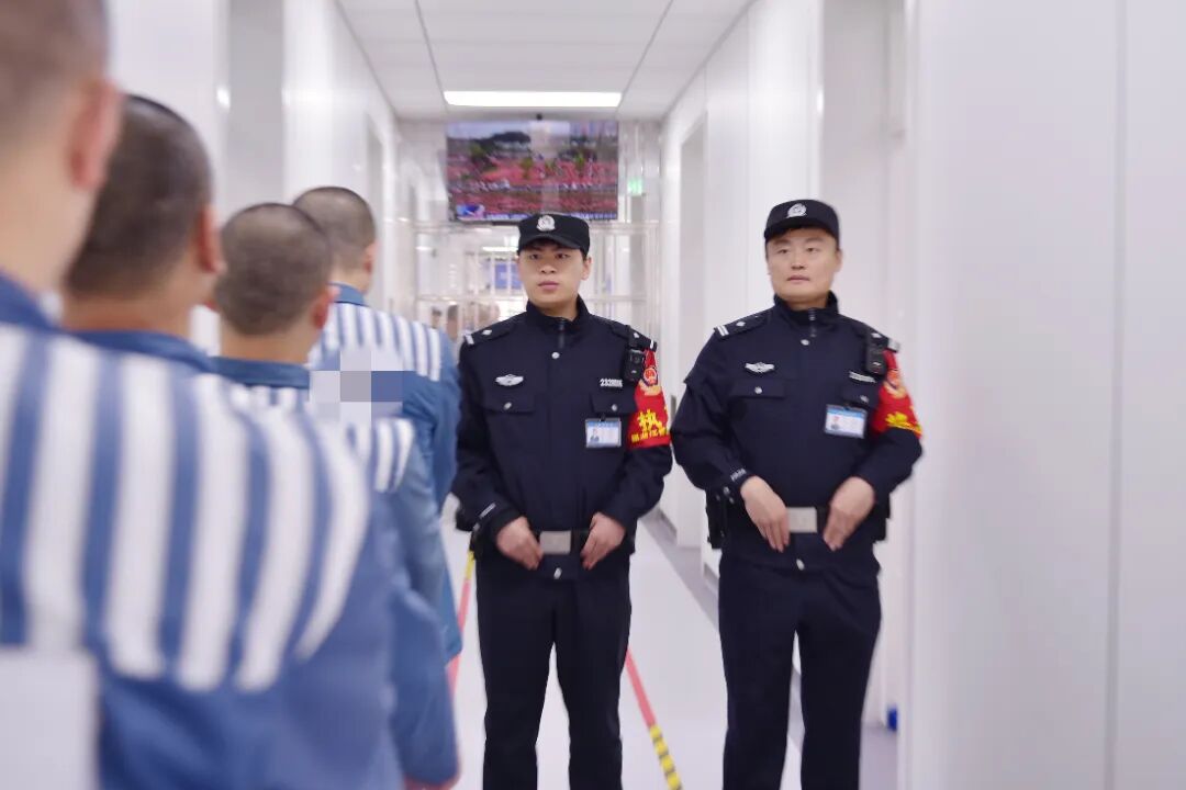 高墙内的“警”色 无声处的坚守 
